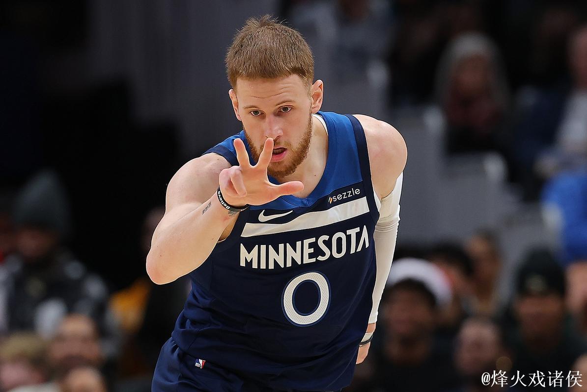 迪温琴佐高效砍下11分7助，三分精准助阵大胜